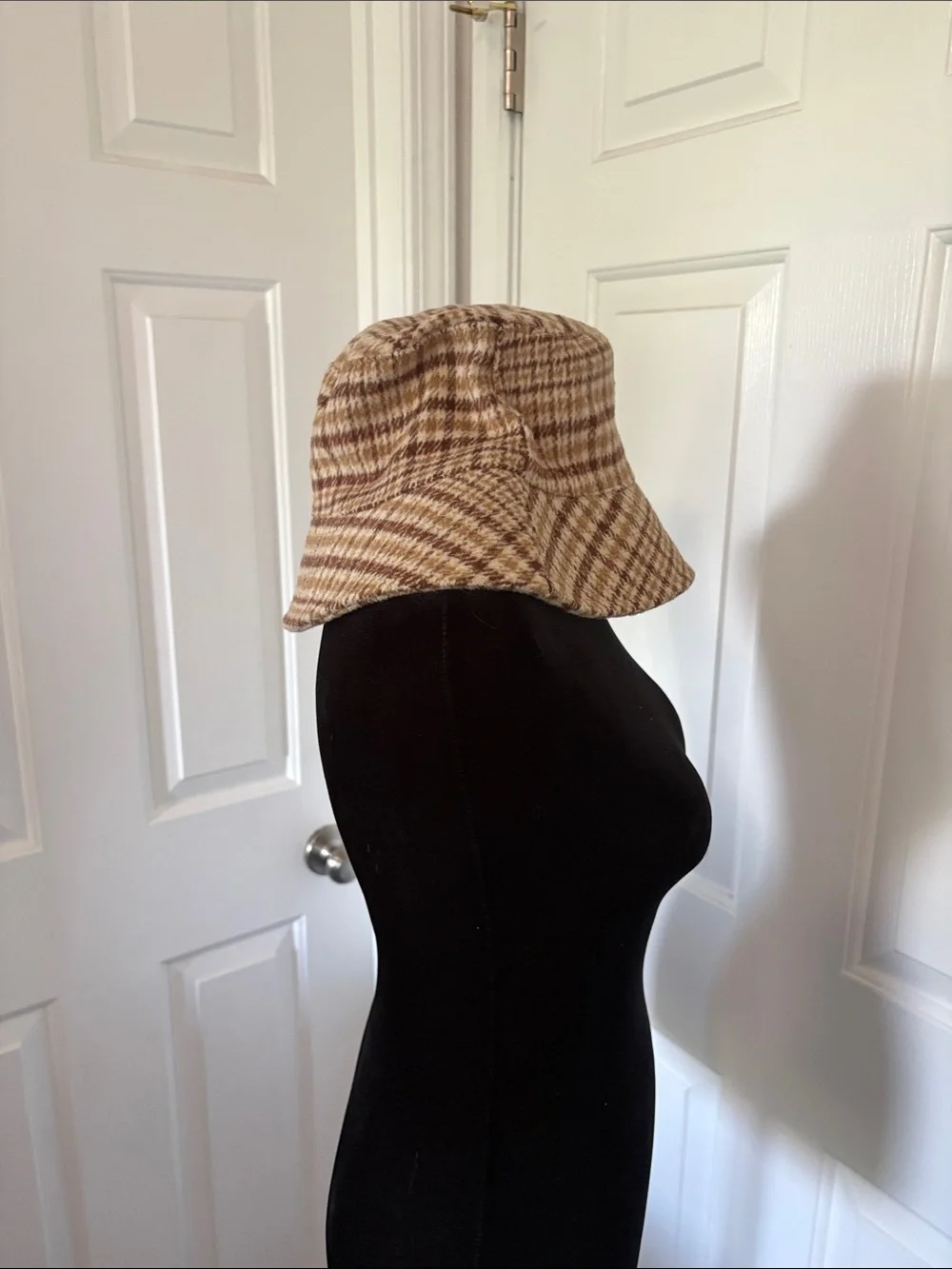 David and Young Plaid Bucket Hat in Tan and Cream